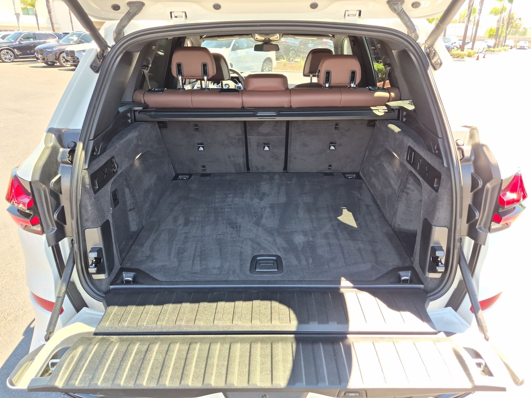 Used 2026 BMW X5 xDrive40i w/ M Sport Package AWD/4WD image 32