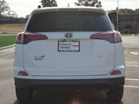 Used 2016 Toyota RAV4 LE image 3