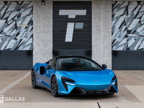 Used 2023 McLaren Artura image 1