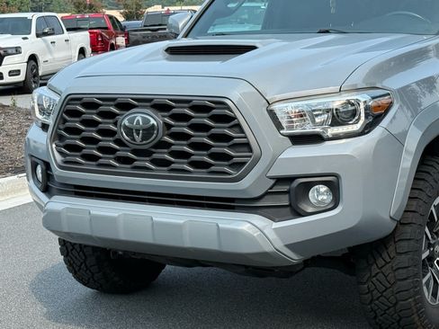 Used 2021 Toyota Tacoma TRD Sport AWD/4WD image 9