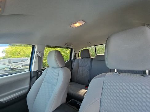 Used 2021 Toyota Tacoma SR5 AWD/4WD image 8