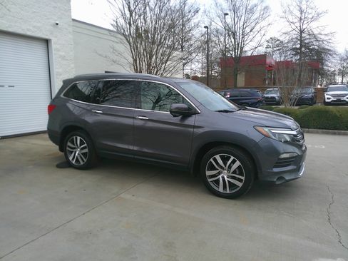 Used 2018 Honda Pilot Touring image 13