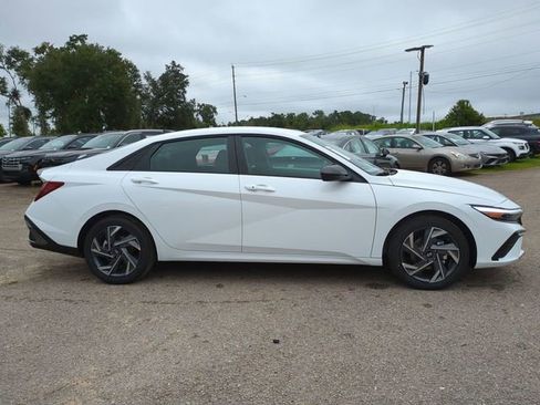 New 2025 Hyundai Elantra Sport image 4
