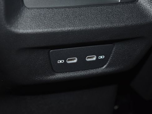 New 2026 Volkswagen Tiguan SE image 17