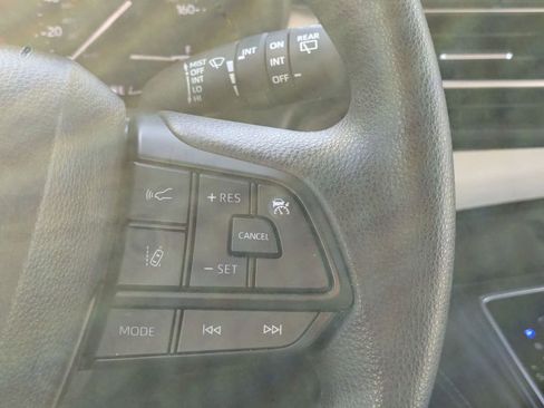 Used 2025 Toyota Sienna LE image 17