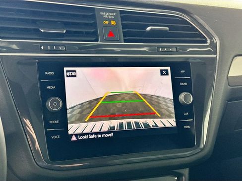 Used 2022 Volkswagen Tiguan SE image 16
