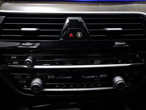 Used 2019 BMW M550i xDrive w/ Premium Package 2 image 12