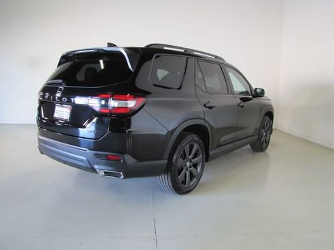 Certified 2025 Honda Pilot Sport image 23