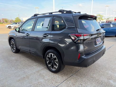 Used 2025 Subaru Forester AWD/4WD image 6