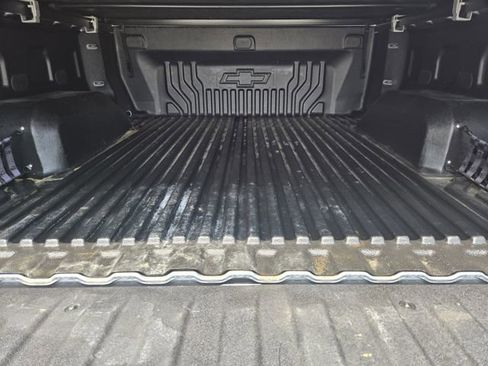 Used 2023 Chevrolet Silverado 1500 LT AWD/4WD image 32
