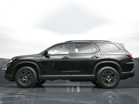 Used 2025 Honda Pilot TrailSport image 29