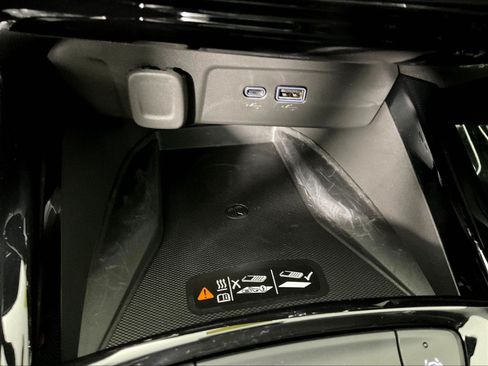 Used 2025 Chevrolet Trax RS w/ Sunroof Package FWD image 15