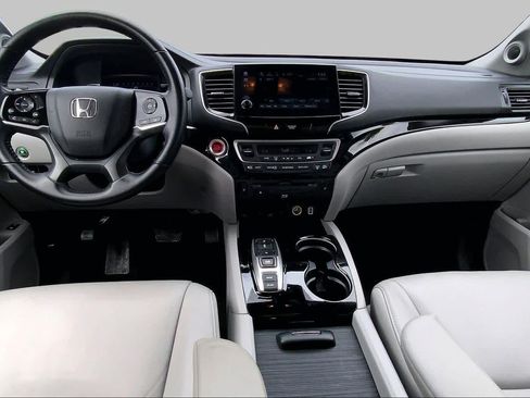 Used 2021 Honda Pilot Touring image 16