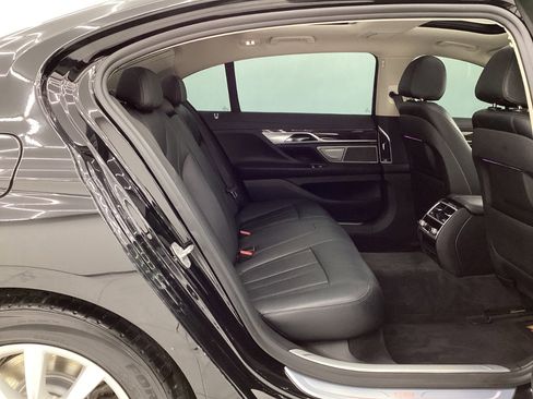 Used 2019 BMW 740i xDrive image 21