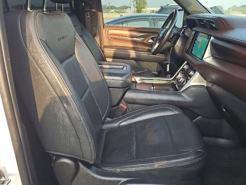 Used 2022 GMC Yukon XL Denali AWD/4WD image 6