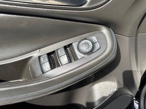 Used 2025 Buick Encore GX Sport Touring AWD/4WD image 9