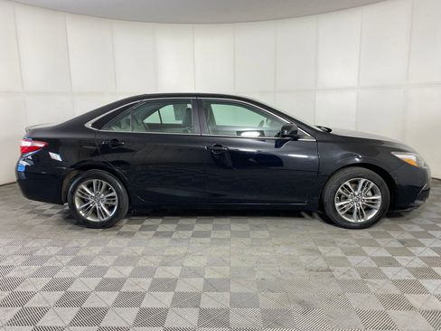 Used 2016 Toyota Camry SE w/ Moonroof Package image 8