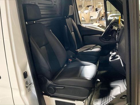 Used 2025 Mercedes-Benz Sprinter 2500 image 7