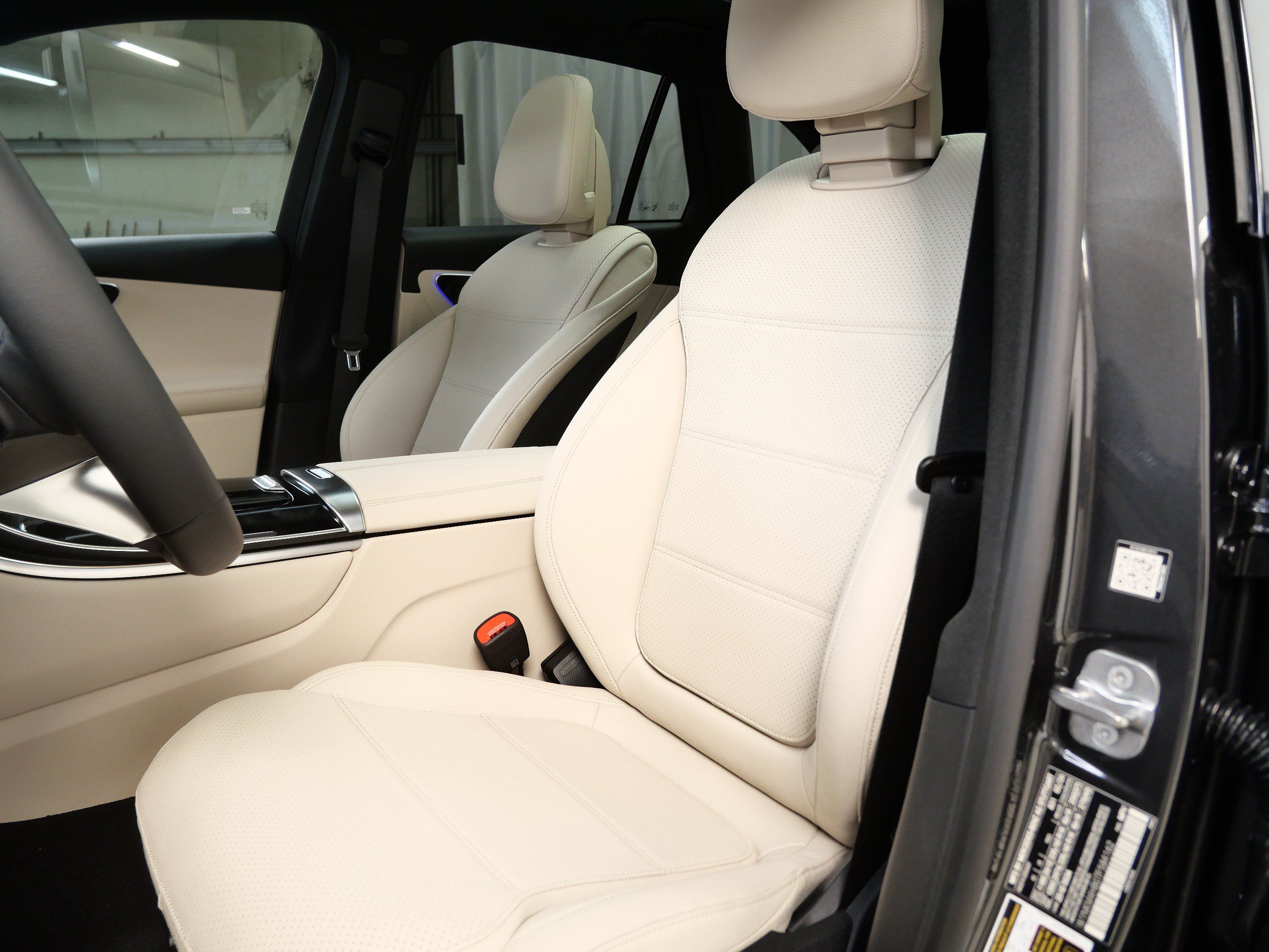New 2026 Mercedes-Benz GLC 300 4MATIC image 3