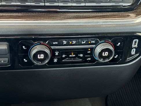 Used 2025 Chevrolet Silverado 2500 LT w/ Convenience Package image 31