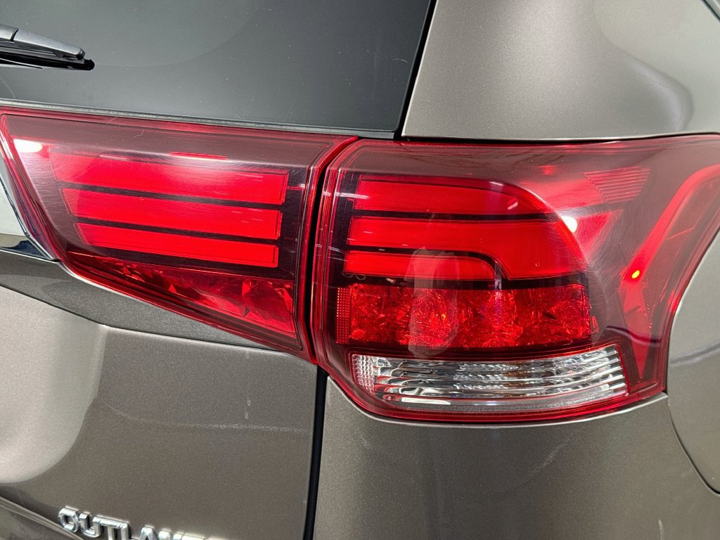 Used 2016 Mitsubishi Outlander AWD image 33