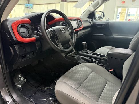 Used 2021 Toyota Tacoma SR AWD/4WD image 19