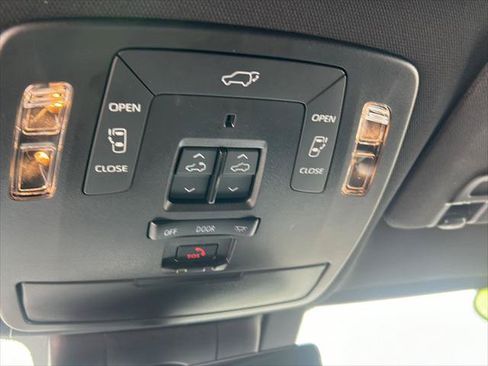 Certified 2025 Toyota Sienna Platinum AWD/4WD image 16