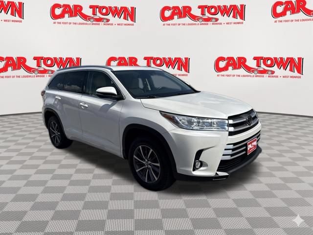 Used 2018 Toyota Highlander XLE FWD image 2