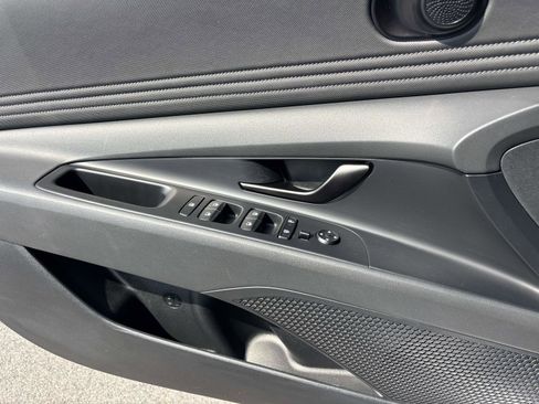 Used 2025 Hyundai Elantra SEL image 15