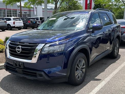 Used 2025 Nissan Pathfinder SV AWD/4WD image 3