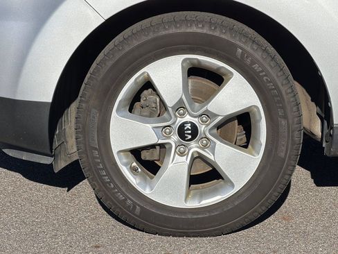 Used 2018 Kia Soul FWD image 39