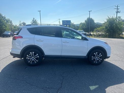 Used 2017 Toyota RAV4 LE FWD image 6