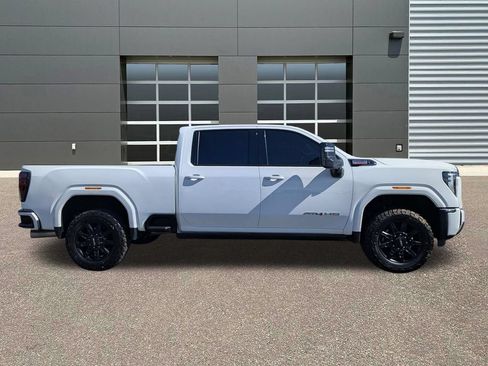 Used 2025 GMC Sierra 3500 AT4 w/ AT4 Premium Plus Package AWD/4WD image 4