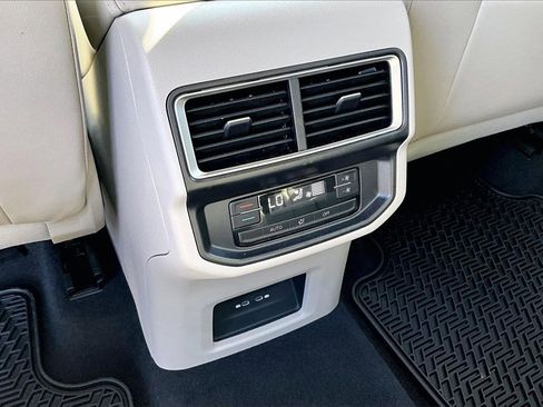 Certified 2025 Volkswagen Atlas SE image 18