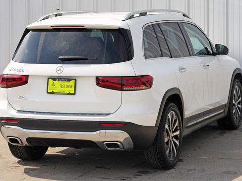 Used 2022 Mercedes-Benz GLB 250 w/ Premium Package Lite image 52