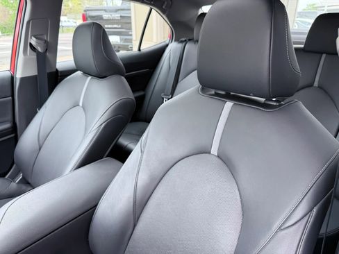 Used 2021 Toyota Camry XSE image 31