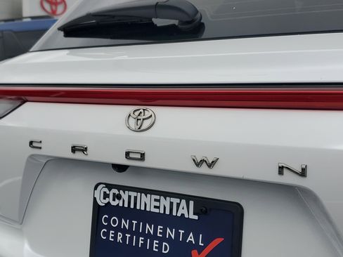 Used 2025 Toyota Crown Signia XLE image 7