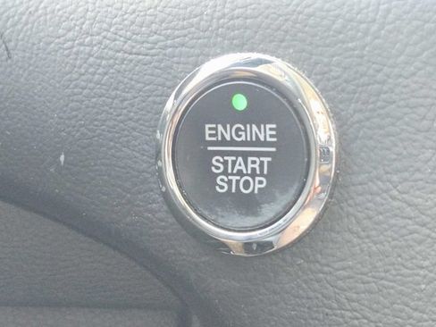 Used 2020 Ford Edge Titanium FWD image 13