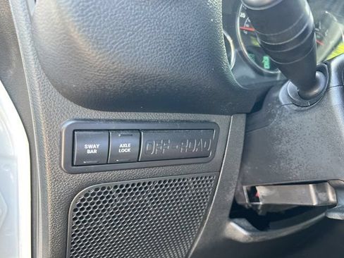 Used 2015 Jeep Wrangler Unlimited Rubicon w/ Connectivity Group AWD/4WD image 30