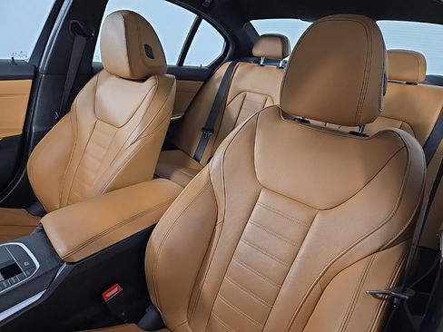 Used 2019 BMW 330i xDrive Sedan w/ Premium Package image 15