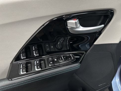 Used 2021 Kia Niro Touring image 20
