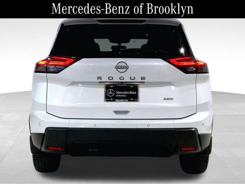 Used 2024 Nissan Rogue S image 4