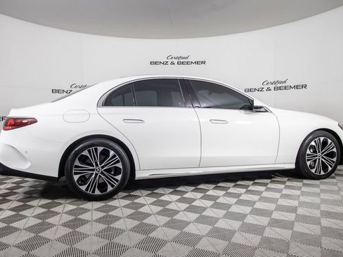 Used 2025 Mercedes-Benz E 350 4MATIC Sedan image 4