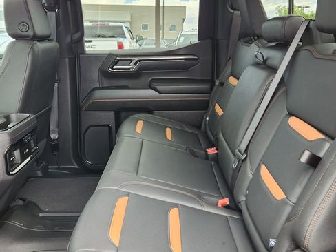 Used 2025 GMC Sierra 1500 AT4 w/ AT4 Premium Package AWD/4WD image 10