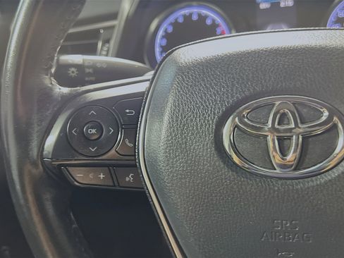 Used 2019 Toyota Camry SE FWD image 19