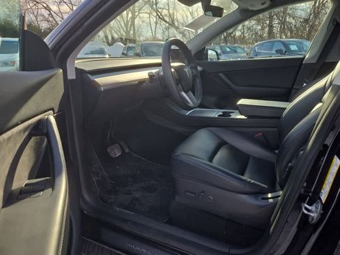 Used 2021 Tesla Model Y Long Range image 11