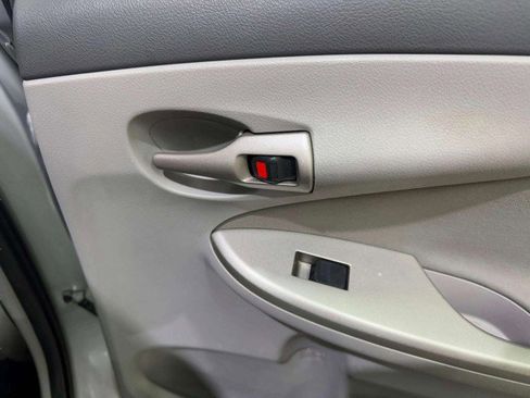 Used 2010 Toyota Corolla LE image 34