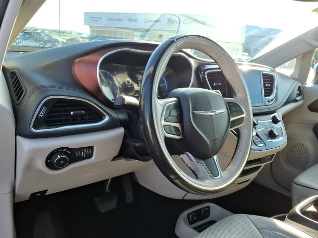 Used 2020 Chrysler Pacifica Limited FWD image 14