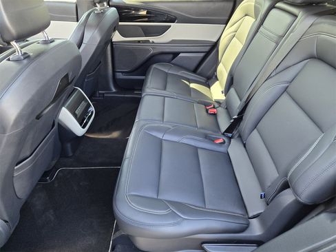 Used 2024 Lincoln Nautilus Premier image 30