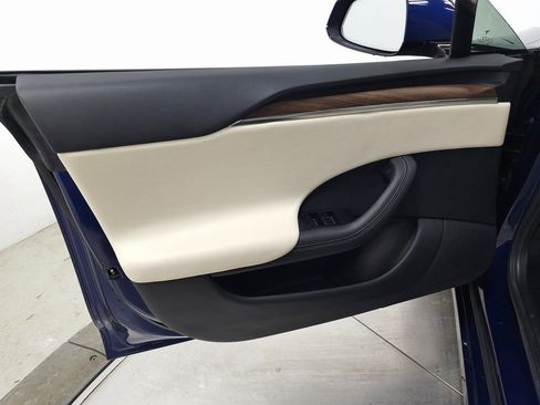 Used 2022 Tesla Model S Base image 15